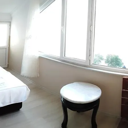 Klas Si̇le Bed & Breakfast *